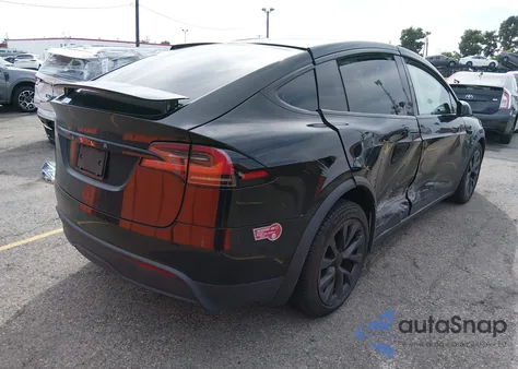 2023 Tesla Model X Dual Motor All-Wheel Drive/Standard Range z USA, uszkodzony, nr VIN 7SAXCBE51PF417552
